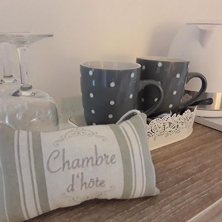 La Belle Ame Bed & Breakfast Saint-Priest-des-Champs Стая снимка