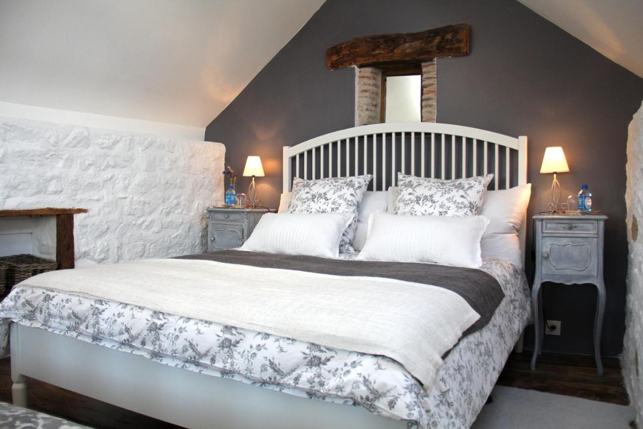 La Belle Ame Bed & Breakfast Saint-Priest-des-Champs Стая снимка