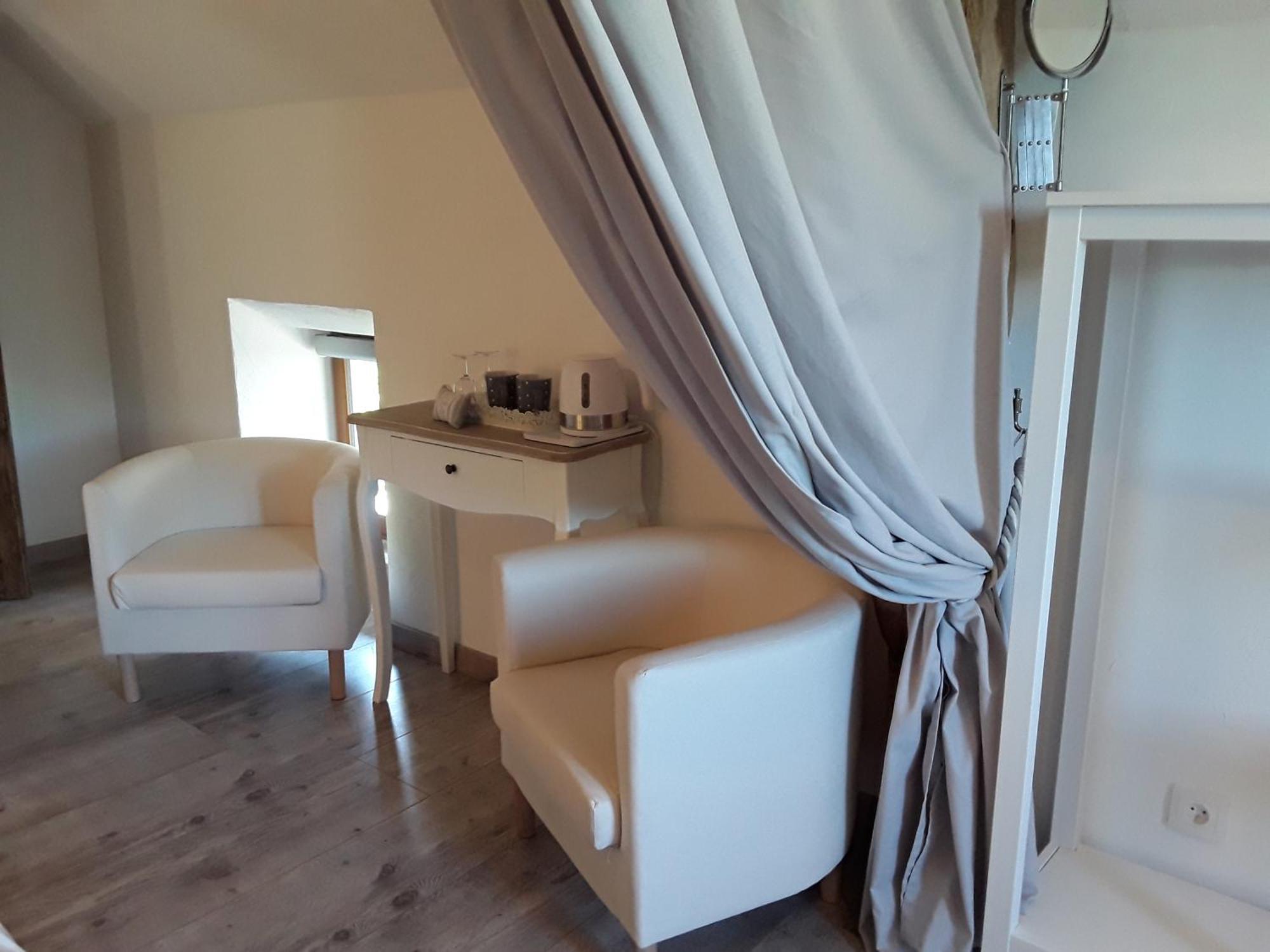 La Belle Ame Bed & Breakfast Saint-Priest-des-Champs Стая снимка