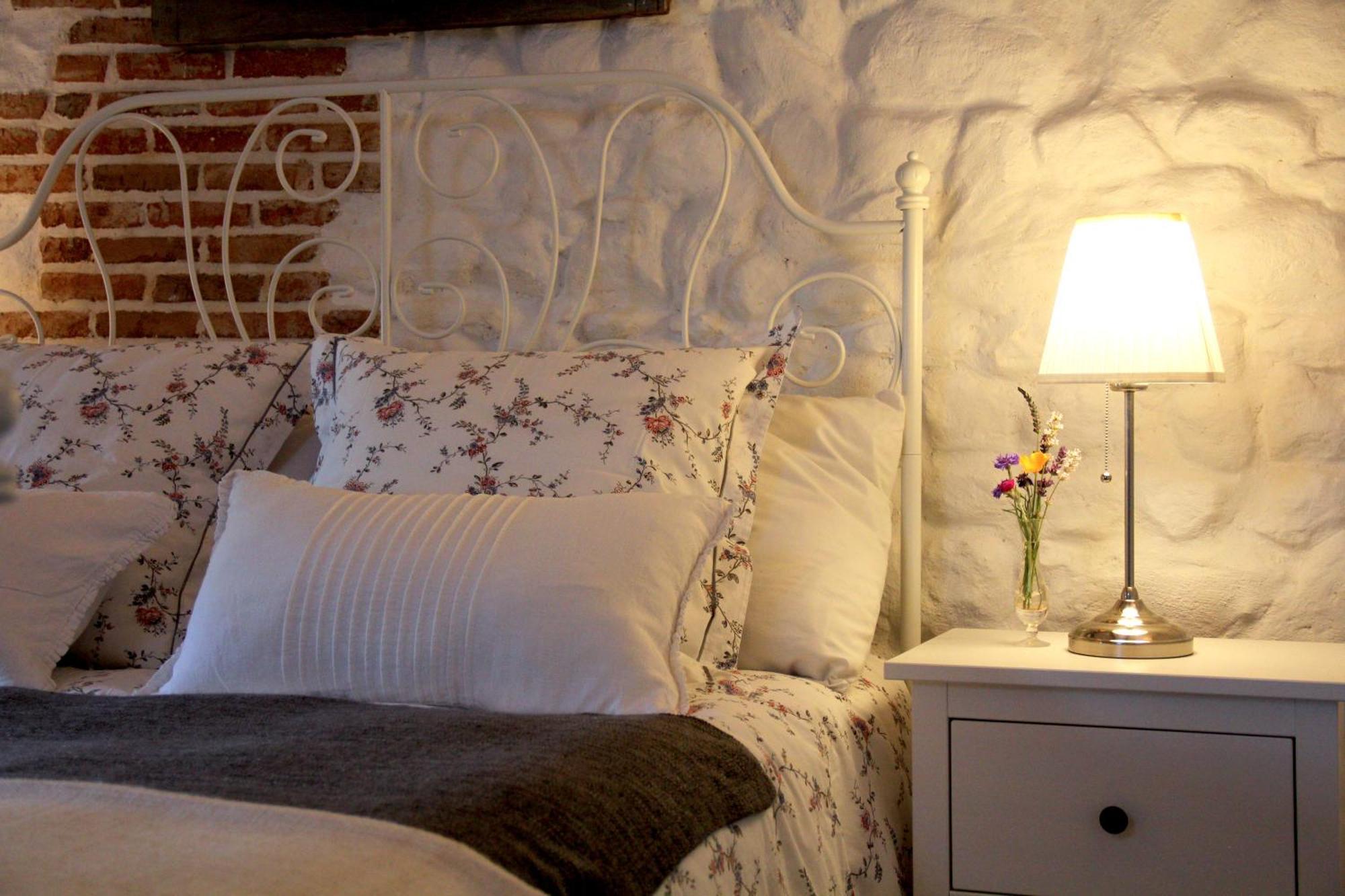 La Belle Ame Bed & Breakfast Saint-Priest-des-Champs Стая снимка