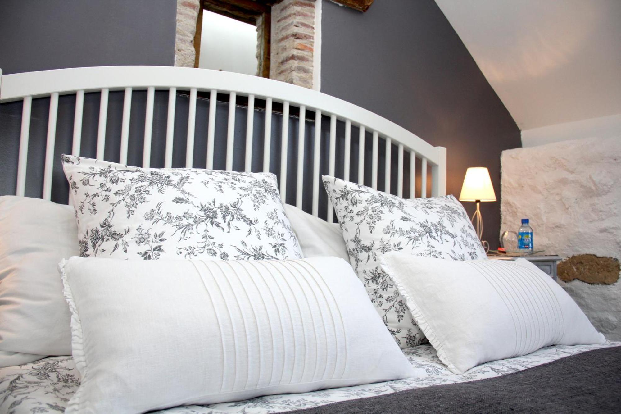 La Belle Ame Bed & Breakfast Saint-Priest-des-Champs Стая снимка