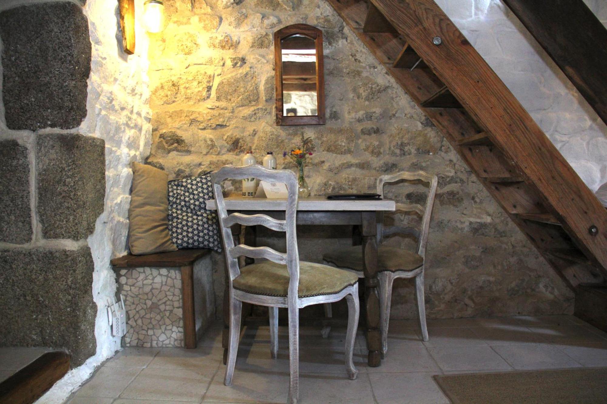 La Belle Ame Bed & Breakfast Saint-Priest-des-Champs Стая снимка