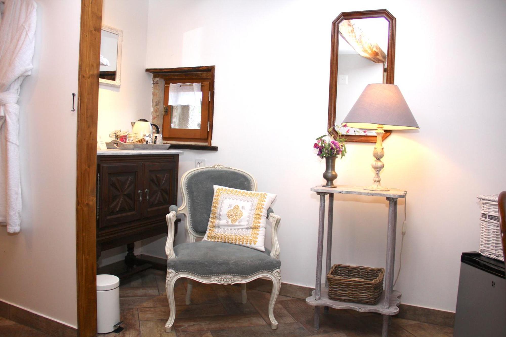 La Belle Ame Bed & Breakfast Saint-Priest-des-Champs Стая снимка