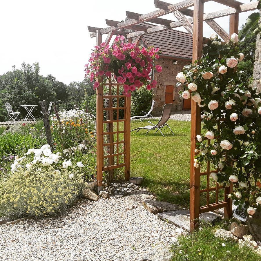 La Belle Ame Bed & Breakfast Saint-Priest-des-Champs Екстериор снимка