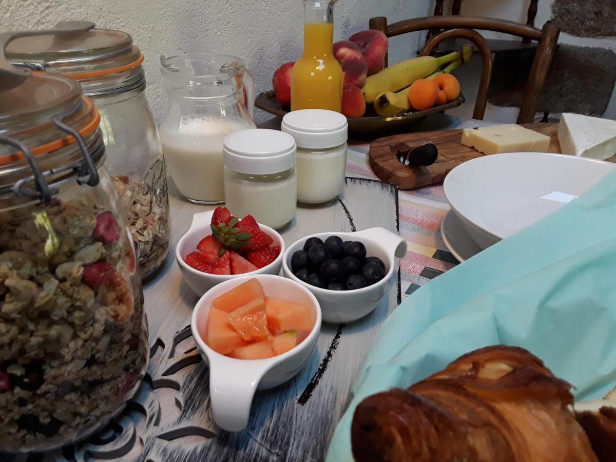 La Belle Ame Bed & Breakfast Saint-Priest-des-Champs Екстериор снимка
